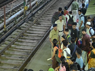'আঙ্কল জি ব্যাগটা খুলুন', GRP-র কথায় যাত্রী বলে, 'চাবি হারিয়ে ফেলেছি', তার পর যা ঘটল...