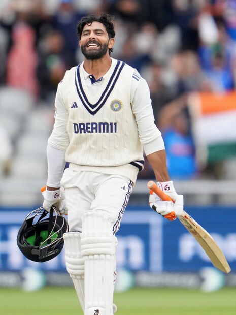 চা বিরতির পর সেই ইনিংস এগিয়ে নিয়ে যান জাদেজা ও সুন্দর। রানের গতিবেগও কিছুটা বাড়ান। বিশেষ করে জাদেজা। ৯৫ থেকে ছয় মেরে নিজের সেঞ্চুরি পূরণ করেন জাড্ডু। শেষ পর্যন্ত ১০৭ রানে অপরাজিত থাকেন তিনি।