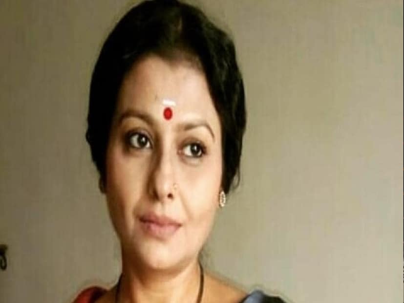 *২০০২ সালে সঞ্জয় লীলা বনশালির পরিচালিত 'দেবদাস' ছবিতেও কাজ করেন জয়া। এই ব্লকবাস্টার ছবিতে দেখা গিয়েছিল ঐশ্বরিয়া রাইকে। ছবিতে তিনি একটি ছোট কিন্তু গুরুত্বপূর্ণ চরিত্রে অভিনয় করেন।
