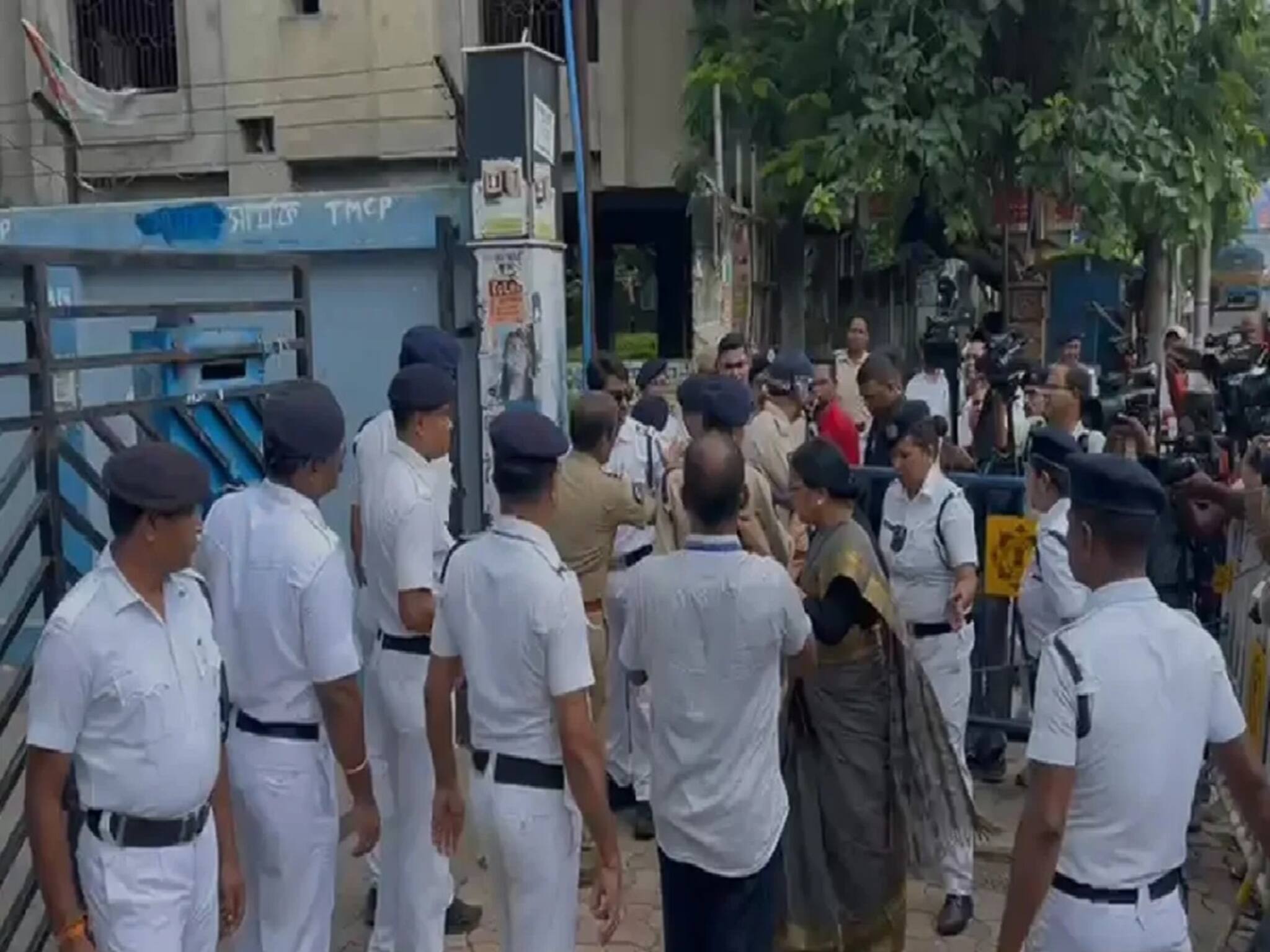 South Calcutta Law College Closed: কেন বন্ধ কসবা ল' কলেজ? কবে খুলবে? কারণ জানিয়ে শিক্ষামন্ত্রীকে চিঠি কলেজের, কী জানানো হল জানেন?