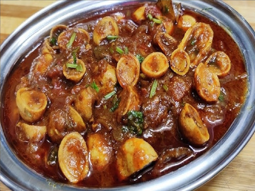 *বর্ষাকালে সর্দি, জ্বর, সংক্রমণ ও টাইফয়েডের মতো মরশুমি রোগ বেশি দেখা যায়। এই সময়ে রোগ প্রতিরোধ ক্ষমতা শক্তিশালী রাখা খুবই গুরুত্বপূর্ণ, বেশি সতর্ক থাকুন, বিশেষ করে শিশু ও বয়স্কদের ক্ষেত্রে। এই কারণেই অনেকে এই সময়ের মধ্যে প্রোটিন সমৃদ্ধ খাবারের দিকে মনোনিবেশ করেন।