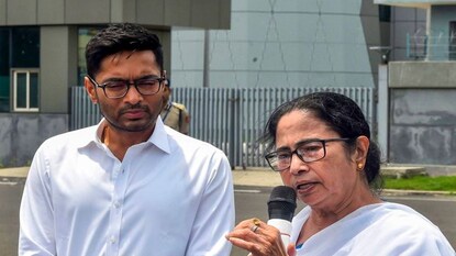 এবার পথে নামছেন মমতা-অভিষেক এবার পথে নামছেন মমতা-অভিষেক