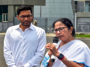 এবার পথে নামছেন মমতা-অভিষেক এবার পথে নামছেন মমতা-অভিষেক