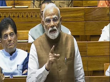 ‘ভারত দ্রুত আত্মনির্ভর হচ্ছে, কিন্তু কংগ্রেস পাকিস্তান নির্ভর হয়ে পড়ছে’! সংসদে কংগ্রেসকে আক্রমণ মোদির