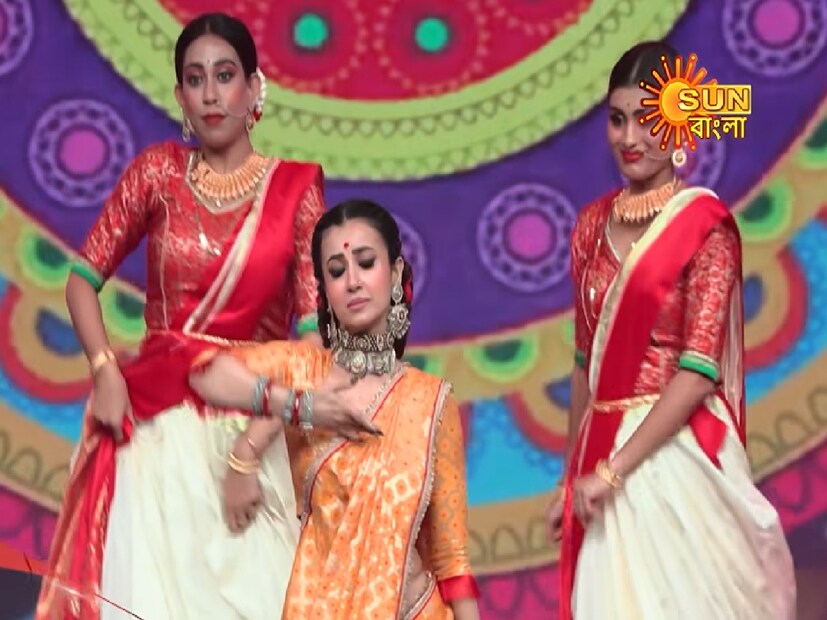  মাঝে মাঝে লাখ টাকার লক্ষ্মীলাভে খেলতে আসেন এক ঝাঁক তারকারা। গল্প,আড্ডায় জমে ওঠে তারকাদের নিয়ে এই পর্ব। তারকারা অবশ্য সব টাকা নিয়ে যান না। তাঁদের টাকা নিয়েই তৈরি হয়েছে 