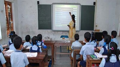 মোট ২০ কিউবিকল থাকবে। প্রত্যেকটি কিউবকলে বসতে পারবেন তিনজন বিশেষজ্ঞ থাকবে। প্রত্যেকের কাছে থাকবে পৃথক ল্যাপটপ। প্রার্থীর তথ্য যাচাই, ইন্টারভিউ বা ক্লাস ডেমোস্টেশন-এর নম্বর দেওয়া হবে অনলাইনে।