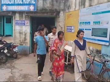 মানবাজারে ধৃত জ্যোৎস্না এবং উত্তম সিং সর্দার৷ 