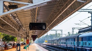 স্টেশন চত্বর বা কোচ নোংরা করলেই এবার কড়া ব্যবস্থা ! (Representational Image) স্টেশন চত্বর বা কোচ নোংরা করলেই এবার কড়া ব্যবস্থা ! (Representational Image)