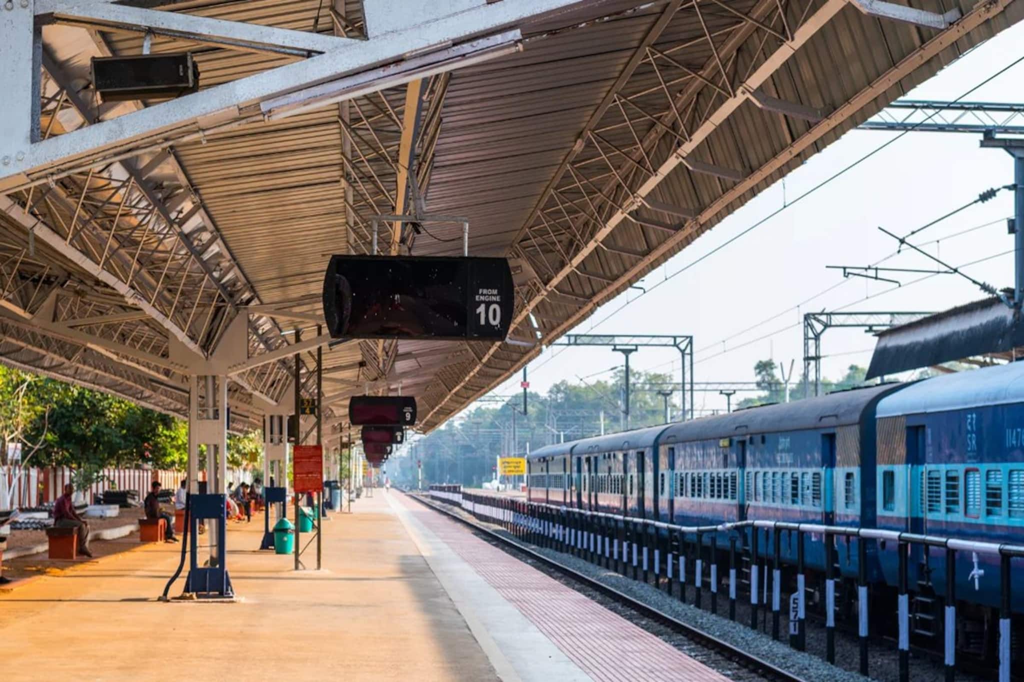 নামটা শুনলে হাঁ হয়ে যাবেন! এটাই পৃথিবীর সবথেকে বড় নামের রেলস্টেশন... কোথায় আছে জানেন?