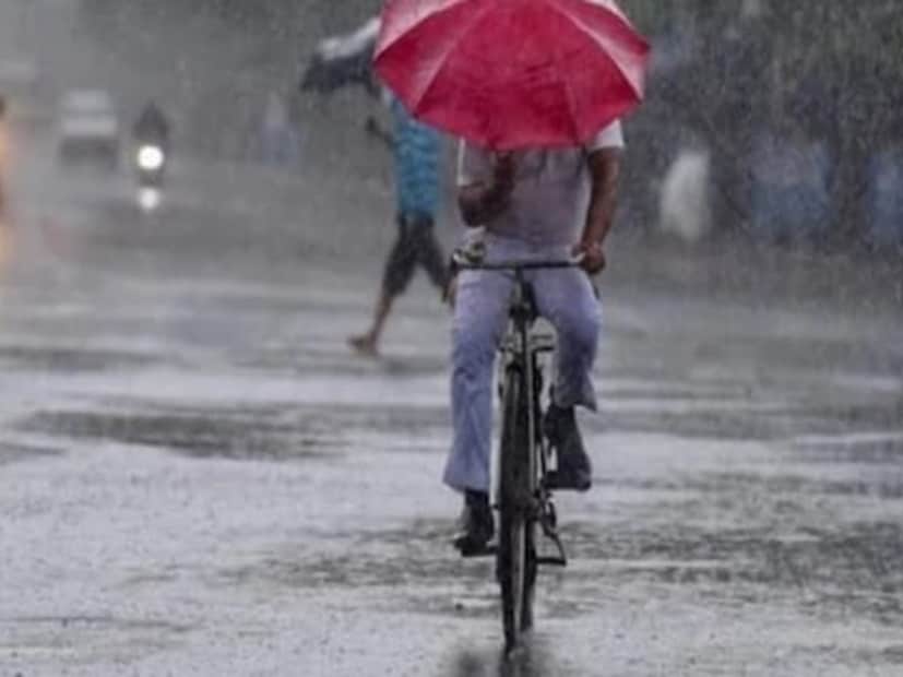 তবে মৌসুমী অক্ষরেখা দক্ষিণবঙ্গে অবস্থান করছে। এই মৌসুমী অক্ষরেখার প্রভাবে দক্ষিণবঙ্গ বৃষ্টি চলবে। তবে উইকেন্ডে দক্ষিণবঙ্গের সব জেলাতেই মোটামুটি ভ্যাপসা গরমে নাজেহাল হবে মানুষ। 