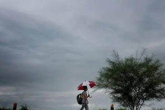 আর কিছুক্ষণের মধ্যেই দামাল বৃষ্টির তাণ্ডব উত্তরবঙ্গে, ৫ জেলায় ঝড়-বৃষ্টির কমলা সর্তকতা