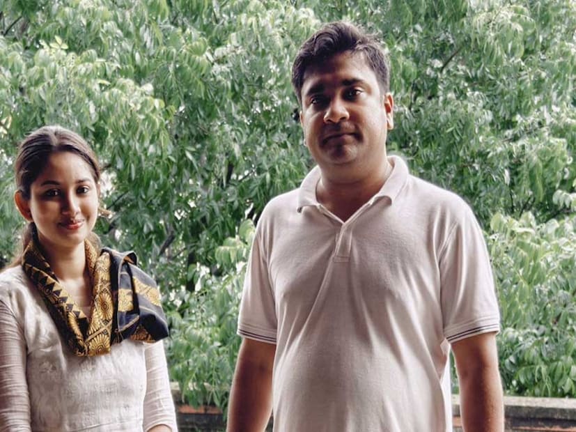 এবার রাজন্যা-প্রান্তিককে নিয়ে জোর জল্পনা ছড়াল। তৃণমূল থেকে সাসপেন্ড হয়ে এবার কি বিজেপিতে যোগ দিতে চলেছেন তাঁরা? প্রবল জল্পনার কারণ, বিজেপি নেতা সজল ঘোষ নাকি ফোন করেছেন রাজন্যাদের। তাহলে কি বিজেপিতে যাচ্ছেন? এই জল্পনা অবশ্য উড়িয়ে দিচ্ছেন ওই দম্পতি। উল্টে রাজন্যা-প্রান্তিক দাবি করেছেন, তাঁদের নামে ভুয়ো খবর ছড়ানো হচ্ছে। 
