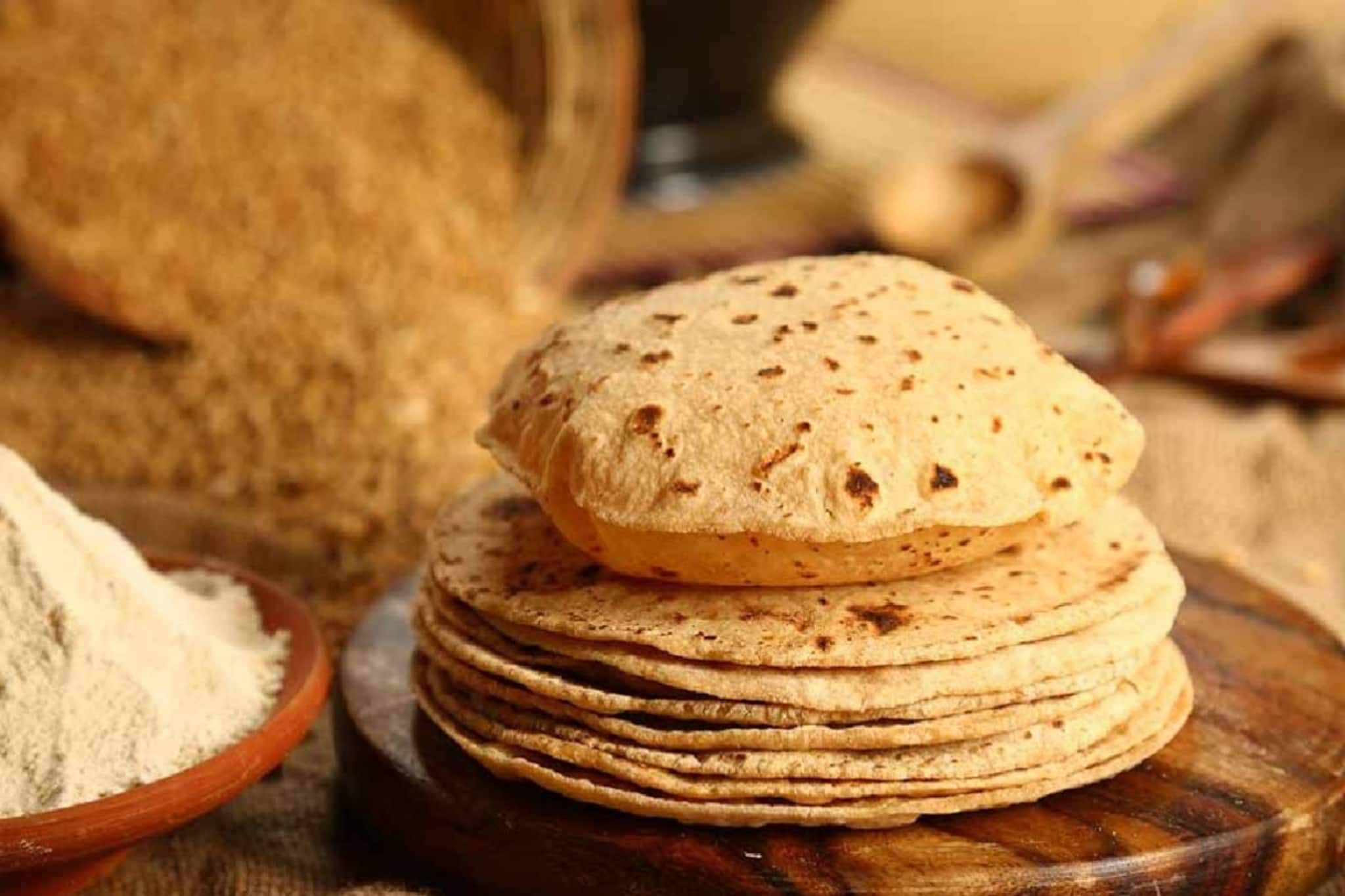 আটা-ময়দায় মিশিয়ে নিন 'এক' চিমটি! এতেই তুলোর মতো পাতলা, নরম হবে রুটি! গৃহিণীদের জন্য টিপস