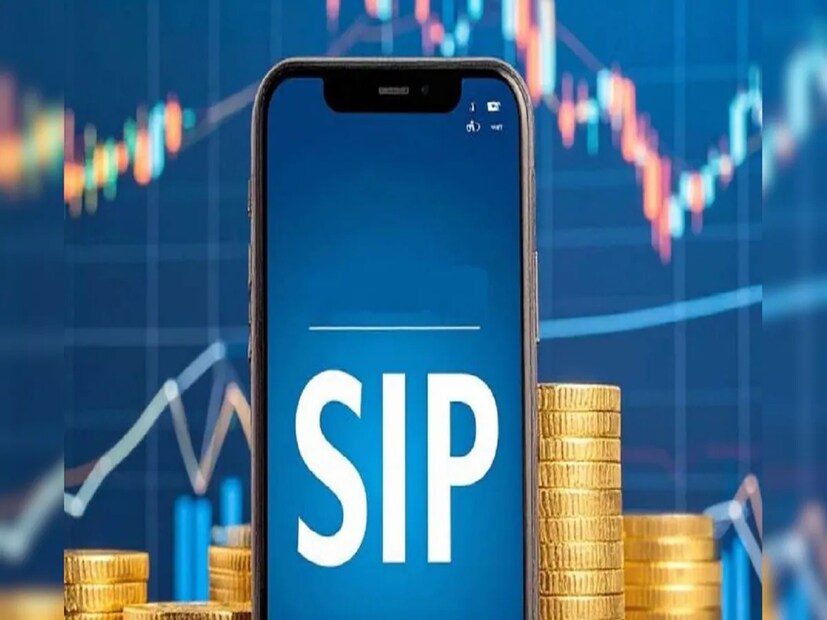 উপরের উদাহরণে প্রতি মাসে ৪৩,৫০০ টাকার SIP পরিমাণ অনেকের জন্য অসাধ্য হতে পারে। এই ক্ষেত্রে, কেউ স্টেপ-আপ এসআইপি বেছে নিতে পারেন। যা আয় বৃদ্ধির সঙ্গে সঙ্গে অবদানকে বছরের পর বছর ধরে ছড়িয়ে দিতে পারে: