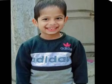 খেলতে খেলতে হঠাৎ পড়ে গেল পাঁচ বছরের শিশু, অজ্ঞান! মুহূর্তে মৃত্যু, কাজ করল না মহৌষধ খেলতে খেলতে হঠাৎ পড়ে গেল পাঁচ বছরের শিশু, অজ্ঞান! মুহূর্তে মৃত্যু, কাজ করল না মহৌষধ