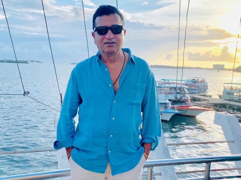 তিনি তখন একজন সুপরিচিত অ্যাকশন পরিচালক বীরু দেবগনের সঙ্গে দেখা করেন, বীরুর কৌশলকে পছন্দ হয় এবং তাঁকে অনানুষ্ঠানিকভাবে ভাড়া করেন। কৌশল একজন সহকারী হিসেবে কাজ শুরু করেন, চা আনা এবং ব্যাগ বহন করতেন, অবশেষে লড়াইয়ের দৃশ্যের কোরিওগ্রাফিতে জড়িত হন। প্রথমে তিনি বেতন পেতেন না, কিন্তু তিনি এটিকে শিক্ষা হিসেবে দেখেছিলেন। পরে, তিনি আরেকজন অ্যাকশন তারকা পাপ্পু ভার্মার অধীনে প্রশিক্ষণ নেন। তাঁর প্রথম কাজ ১৯৮৩ সালে সানি দেওল অভিনীত ‘বেতাব’ সিনেমার মাধ্যমে।