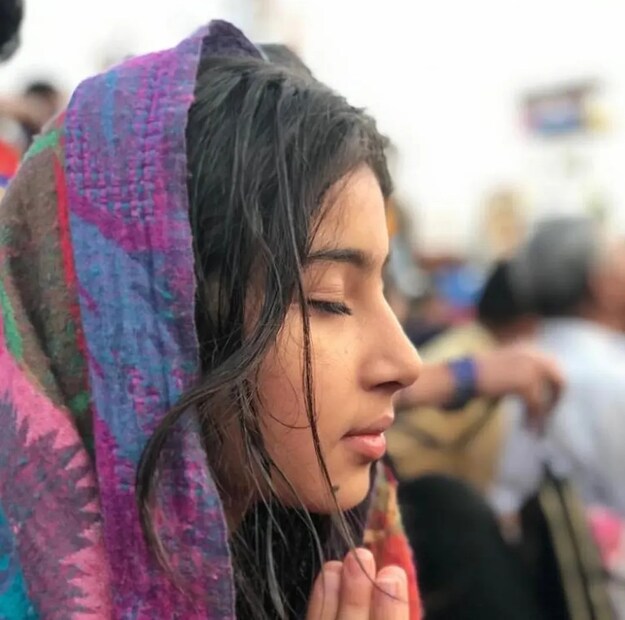তবে সারা অর্জুনের জন্য ধুরন্ধর কি আদৌ সৌভাগ্য বয়ে আনবে, সেটা দেখতেই মুখিয়ে রয়েছেন ভক্তরা। শুধু তা-ই নয়, বলিউডে শিশু শিল্পীদের অভিনয়ের যাত্রাপথকে তরুণী এবং বহুমুখী প্রতিভার অধিকারিণী এই অভিনেত্রী পুনরায় সংজ্ঞায়িত করতে পারেন কি না, এখন সেটাই দেখার! তবে এই সমস্ত প্রশ্নের উত্তর মিলবে ডিসেম্বর মাসে। ইতিমধ্যেই শুরু হয়েছে সেই কাউন্টডাউন। 