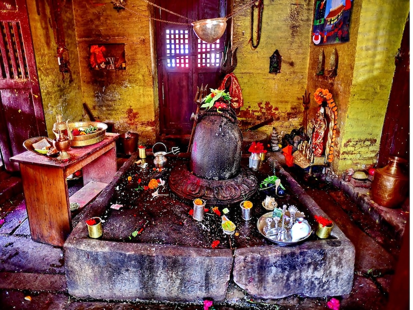 *আচার্য বংশীধর ঝা বলেন, ভগবান শিবের সবচেয়ে প্রিয় মাস শ্রাবণ। এমতাবস্থায় মানুষ মনে করে ভগবান শিব নৈবেদ্য দিলে খুশি হবেন কিনা আর নৈবেদ্য দিলে তিনি রেগে যাবেন কি না, তাই পুরো ব্যাপারটা বলে নেওয়া যাক।