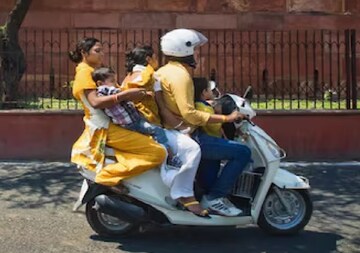 অনেক টাকা বাঁচায় ঠিকই, তবে ব্যাটারি খারাপ হলেই বড় বিপদ বাড়ে ইভি স্কুটারের