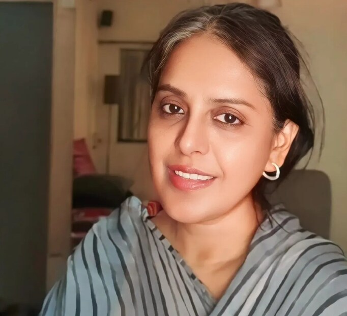 DNAindia.com-এর একটি প্রতিবেদন অনুসারে, ব্যবসায়ীর মৃত্যুর পর শগুফতা এবং পরিবার সংগ্রাম করতে বাধ্য হয়েছিল। শগুফতার বয়স যখন ১১ বছর, তখন তিনি তাঁর মাকে সাহায্য করার জন্য প্রাইভেট পার্টিতে নাচতে শুরু করেন। সেই সময়ে শগুফতা প্রতি রাতে ৭০০ টাকা আয় করতেন। অনেক সময় আবার তাঁকে ৫০০ টাকায় এক মাস টিকে থাকতে হত।