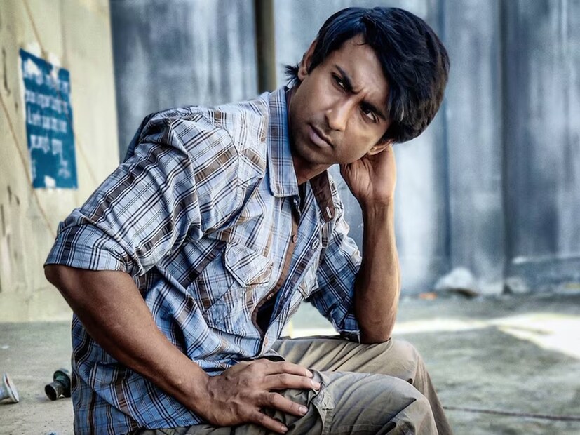 ফার্স্ট লাভ এবং আসালেম গুরুঙ্গুন্ডান্তের মতো ছবিতে তিনি নায়ক হিসেবে অভিনয় করেছেন। তবে, মাস্টার ছবিটি মহেন্দ্রনের কেরিয়ারে এক অপ্রতিরোধ্য জনপ্রিয়তা এনে দিয়েছে। এই ছবির পরে সবাই তাঁকে মাস্টার মহেন্দ্রন বলেই ডাকেন। যদিও এই ছবিতে তিনি মাত্র দুই-তিনটি দৃশ্যে অভিনয় করেছেন, তবুও তিনি একটি শক্তিশালী প্রভাব ফেলেছেন। বর্তমানে, মাস্টার মহেন্দ্রন তামিল ভাষায় পর পর ছবি নিয়ে ব্যস্ত, ভক্তরাও সেগুলোর মুক্তির অপেক্ষায় রয়েছেন!