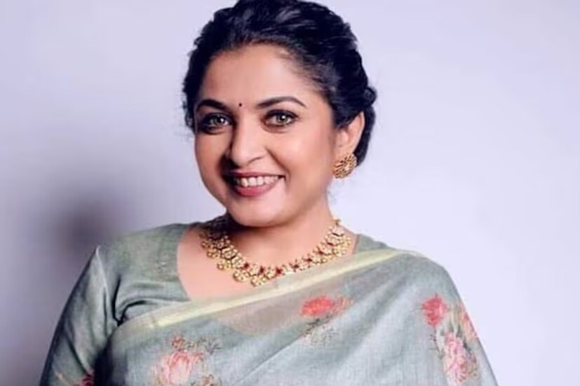 প্রেক্ষাগৃহে মুক্তি পাওয়ামাত্রই ব্যাপক হিট হয়েছিল ছবিটি। এমনকী সেই ছবির একটি গানও বেশ জনপ্রিয় হয়েছিল - ‘নায়ক নেহি... খলনায়ক হুঁ ম্যায়’।  যাইহোক, রম্যার অবশ্য একটা দারুণ রেকর্ডও রয়েছে। আসলে তিনি একই পরিবারের তিন প্রজন্মের অভিনেতাদের সঙ্গে অভিনয় করে এক বড়সড় রেকর্ড সৃষ্টি করেছেন।