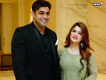 নায়িকা এখনও 'একা’! ডিভোর্স হতে না হতেই ছাদনাতলায় শ্রাবন্তীর প্রাক্তন! পাত্রীটি কে জানেন? নায়িকা এখনও 'একা’! ডিভোর্স হতে না হতেই ছাদনাতলায় শ্রাবন্তীর প্রাক্তন! পাত্রীটি কে জানেন?