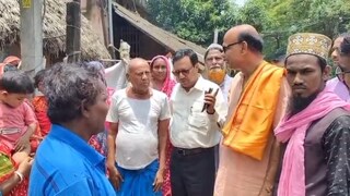 মৌলবি পুরোহিত নিয়ে ছাত্রীদের বাড়ি বাড়ি গেলেন স্কুলের শিক্ষকরা, কারণ জানলে অবাক হবেন