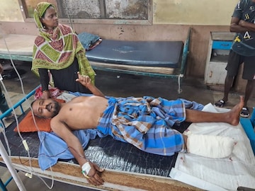 * পার্ক সার্কাস স্টেশনে রেল কর্মীদের তৎপরতায় প্রাণ বাঁচল যাত্রীর, বিচ্ছিন্ন হয়ে গেল পা