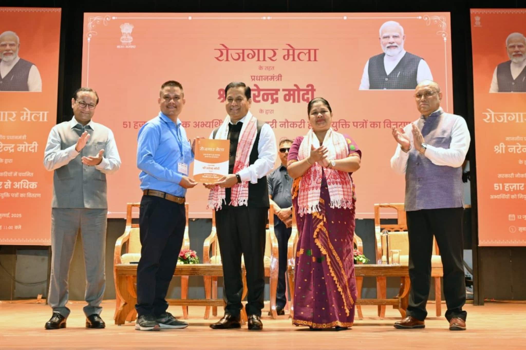 নতুন প্রার্থীদের নিয়োগপত্র বিতরণ শুরু... গুয়াহাটি, ডিমাপুর ও শিলিগুড়িতে বিশেষ আয়োজন রেলের