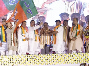 হারানো ঘাঁটি ও পুরোনো কর্মী ফিরে পেতে উত্তরবঙ্গ সফরে শমীক ভট্টাচার্য! 