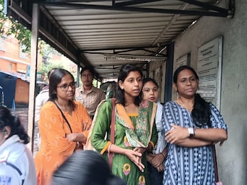 আদালতের নির্দেশের পরেই এসএসসিতে আবেদনের তৎপরতা যোগ্য শিক্ষকদের।