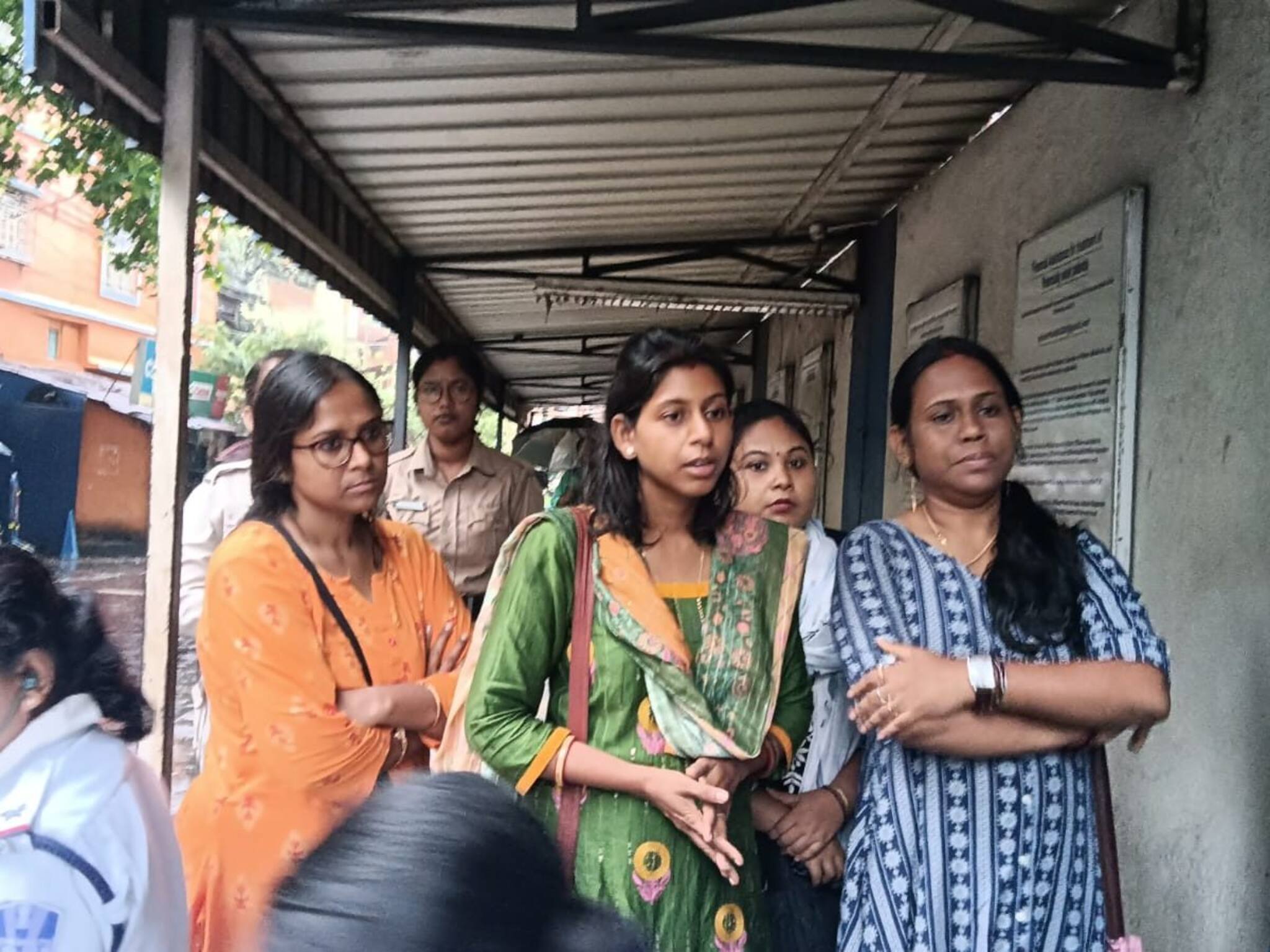 SSC Recruitment 2025: আদালতের নির্দেশের পরই এসএসসিতে আবেদনে তৎপরতা 'যোগ্য' শিক্ষকদের, তবে পরীক্ষায় বসবেন কি?