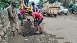 * বেহাল দশা বজবজ-তারাতলা রোডের * বেহাল দশা বজবজ-তারাতলা রোডের