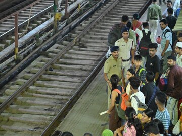 Local Train: জেলার যাত্রীদের জন্য বড় খবর, নয়া রুটে ট্রেন, সুবিধা বাড়ছে যাত্রীদের