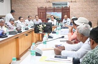 * সময় মেনে ট্রেন চালানো হোক, আধিকারিকদের কাছে অনুরোধ যাত্রী সমিতির