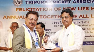 * নতুন মাঠ উপহার দিতে চলেছেন ত্রিকেট ভালোবাসা মুখ্যমন্ত্রী 