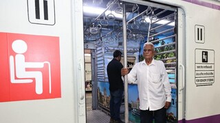 প্রবীণদের জন্য বিশেষ ব্যবস্থা চালু সেন্ট্রাল রেলের প্রবীণদের জন্য বিশেষ ব্যবস্থা চালু সেন্ট্রাল রেলের