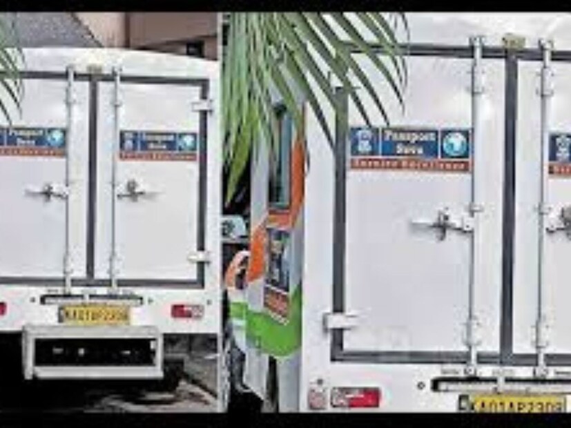 পাসপোর্ট বানানোর প্রয়োজন হলে এখন আর আপনাকে পাসপোর্ট পরিষেবা কেন্দ্রে লম্বা লাইনে দাঁড়াতে হবে না। কারণ এবার থেকে একটি মোবাইল পাসপোর্ট ভ্যান আপনার বাড়িতে পৌঁছে যাবে, যা প্রয়োজনীয় নথিপত্র যাচাই করে পাসপোর্ট তৈরির প্রক্রিয়া সম্পূর্ণ করবে। কয়েকদিনের মধ্যেই সেই পাসপোর্ট আপনার বাড়িতে পৌঁছে যাবে।