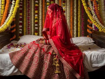 বিয়ের রাতে 'স্পর্শ' ফিরিয়ে দেন স্বামী! গোপন সত্যিটা জানার পর ভয়ঙ্কর পরিণতি, নববিবাহিতা তারপর যা করলেন! চমকে যাবেন পুরোটা জানলে...AI Image