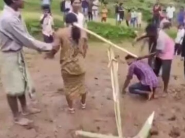 Love Marriage Couple Punished Video: প্রেম করে বিয়ের ভয়ঙ্কর শাস্তি! দম্পতিকে বলদের মতো বেঁধে চাষ করাল গ্রামবাসীরা, দেখুন সেই অমানবিক ভাইরাল ভিডিও…