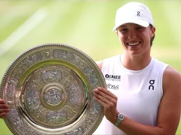 Wimbledon 2025 Women Single Champion: ১১৪ বছরের ইতিহাসে কেউ এমন করেননি! মেয়েদের উইম্বলডন সিঙ্গলসের ফাইনালে নতুন রেকর্ড ইগা শিয়নটেকের, খাতাই খুলতে দিলেন না প্রতিপক্ষকে…