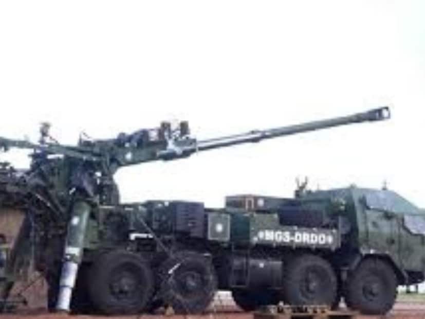এই কামানটি ডিআরডিও (DRDO) এবং ভারতীয় প্রতিরক্ষা শিল্পের যৌথ উদ্যোগে তৈরি হয়েছে। এটিকে ভবিষ্যতের বোফর্স হিসেবে ধরা হচ্ছে, কারণ এটি ১৫৫ মিমি / ৫২ ক্যালিবারের কামান, যা অত্যন্ত নির্ভুলতা ও উচ্চ পাল্লার জন্য পরিচিত। এটি 