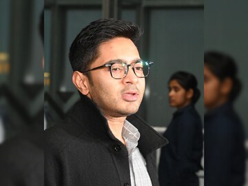 ‘ইন্ডিয়া টিম পারবে,’ বুধে মমতার দিল্লি দখলের হুঙ্কারের পরেই শনিতে জোটের বৈঠকে অভিষেক! কোন পথে হবে আলোচনা