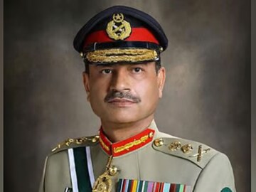 তলে তলে অন্য লক্ষ্য! শুধু ভারত নয়, পাকিস্তানকেও ভয় ধরাচ্ছে মুনিরের প্ল্যান তলে তলে অন্য লক্ষ্য! শুধু ভারত নয়, পাকিস্তানকেও ভয় ধরাচ্ছে মুনিরের প্ল্যান