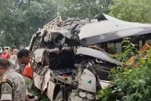 ঝাড়খণ্ডে ভয়াবহ বাস দুর্ঘটনা, ঘুমিয়ে পড়েছিলেন চালক! ১৮ জন কানওয়াড়িয়ার মৃত্যু
