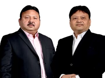 মাত্র ২৫,০০০ টাকা দিয়ে শুরু করেছিলেন ব্যবসা, বর্তমানে ৩০০০০০০০০০ টাকার সাম্রাজ্যের মালিক ! মাত্র ২৫,০০০ টাকা দিয়ে শুরু করেছিলেন ব্যবসা, বর্তমানে ৩০০০০০০০০০ টাকার সাম্রাজ্যের মালিক !