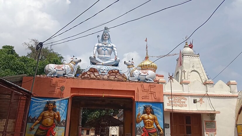 শুধু তাই নয়, শিলিগুড়ি থেকে কলকাতা—উত্তর থেকে দক্ষিণবঙ্গের বিভিন্ন প্রান্তের ভক্তদের কথা মাথায় রেখে বাড়ানো হয়েছে নিরাপত্তা। পুলিশ ফোর্সের পাশাপাশি সেবায়িতরা সার্বক্ষণিক তত্ত্বাবধানে থাকবেন। প্রসাদ বিতরণের জন্য বহুস্থানে রাখা হয়েছে ভান্ডারের ব্যবস্থা।