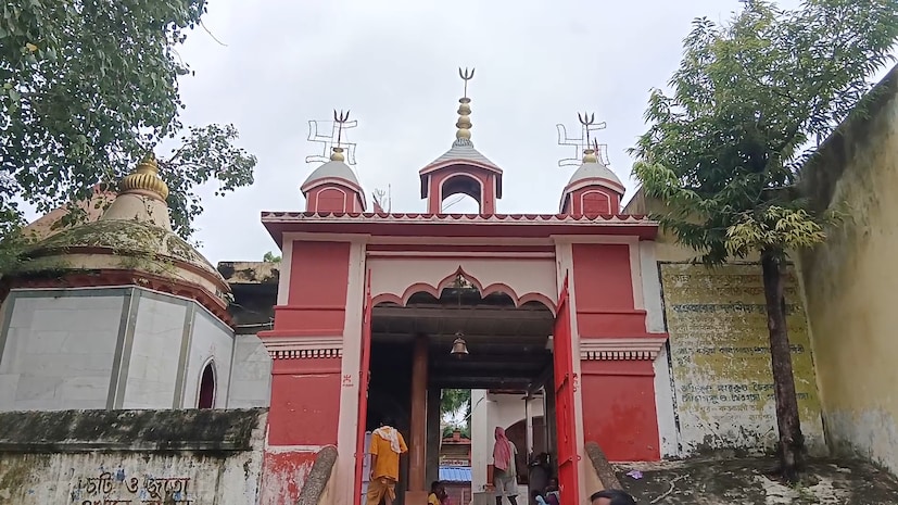 প্রতিবছর রাজ্যের বিভিন্ন প্রান্ত থেকে বক্রেশ্বরে আসেন বাবা বক্রনাথের মাথায় জল ঢালতে হাজার হাজার তীর্থযাত্রী। এবছর শুরু ১৮ জুলাই থেকে, আর প্রতিটি সোমবার যেন রীতিমতো মিলন মেলা।