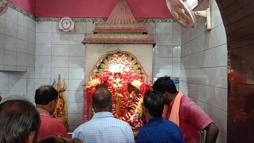 সেই ভিড় নির্বিঘ্নে সামলাতে মন্দির কমিটি ও দুবরাজপুর থানার যৌথ উদ্যোগে নেওয়া হয়েছে বিশেষ নিরাপত্তা ব্যবস্থা।